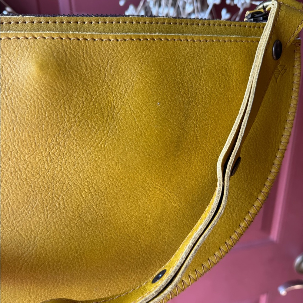 *Like New* Lyons Leather Co. Citric Queen Bee - Picture 2 of 5